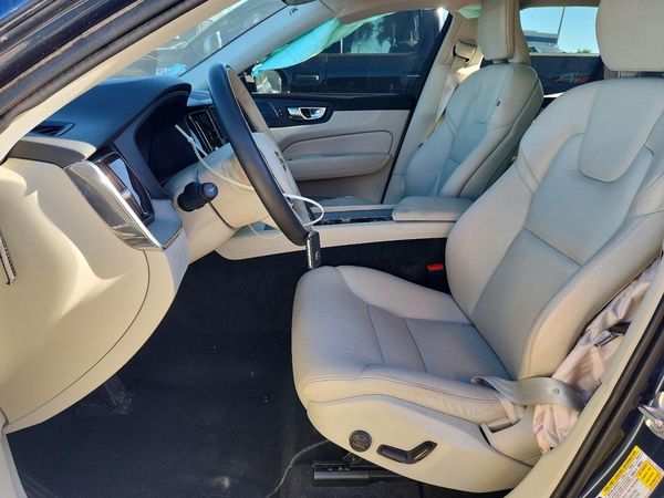 2024 VOLVO XC60 Plus Dark — DENT