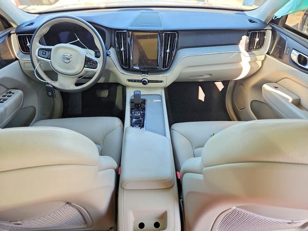 2024 VOLVO XC60 Plus Dark — CKPT