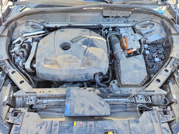 2024 VOLVO XC60 Plus Dark — Engine bay