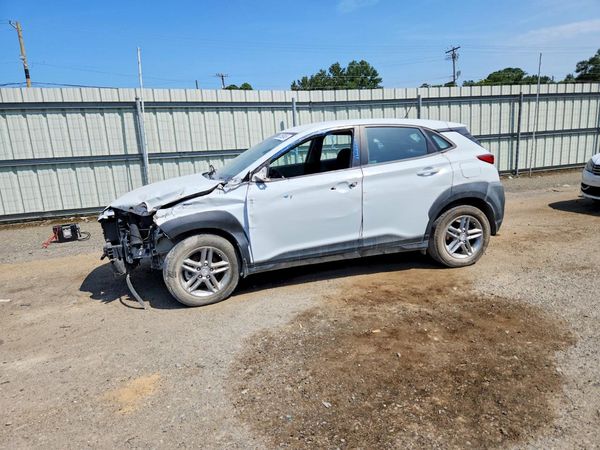 2024 HYUNDAI KONA SE — Front 3/4