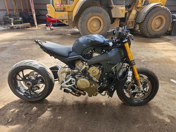 2021 DUCATI STREET FIGHTER V4