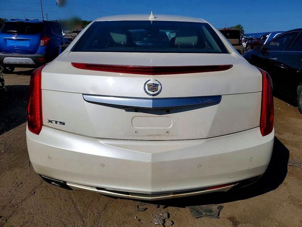 2013 CADILLAC XTS Luxury