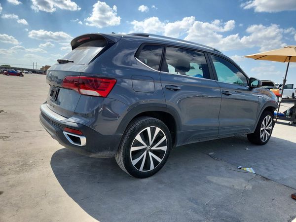 2023 VOLKSWAGEN TAOS SE w/Sunroof Pkg.