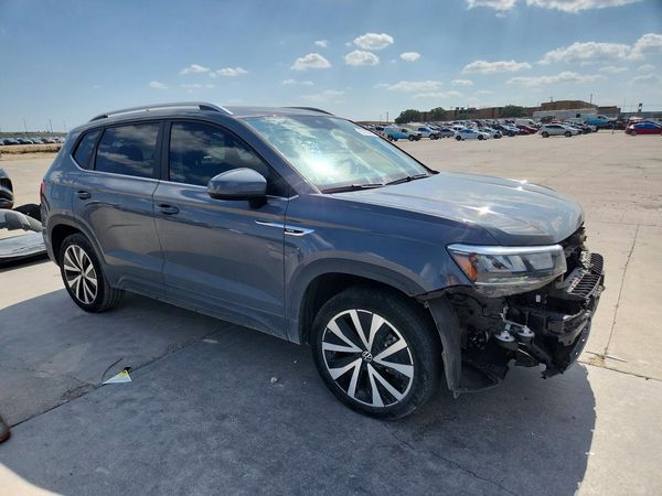 2023 VOLKSWAGEN TAOS SE w/Sunroof Pkg.
