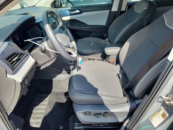 2023 VOLKSWAGEN TAOS SE w/Sunroof Pkg.
