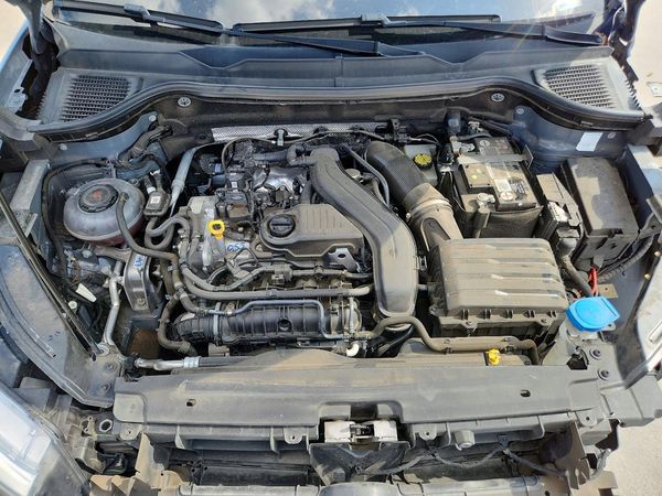2023 VOLKSWAGEN TAOS SE w/Sunroof Pkg.