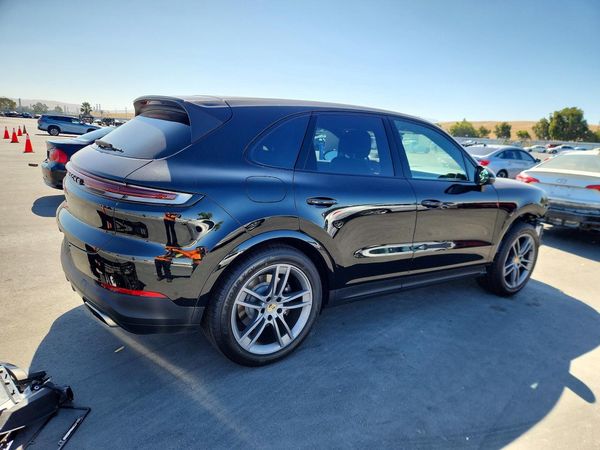 2024 PORSCHE CAYENNE
