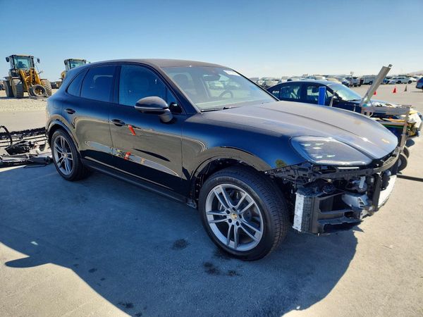 2024 PORSCHE CAYENNE