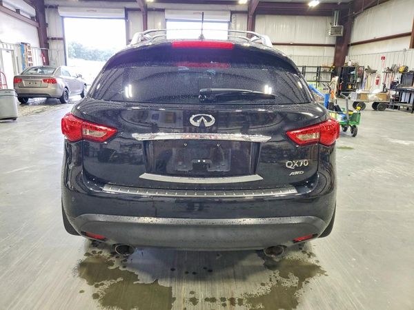 2015 INFINITI QX70