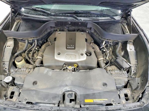 2015 INFINITI QX70