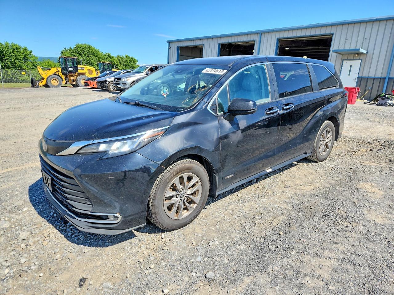 2021 TOYOTA SIENNA XLE