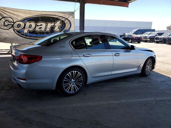 2019 BMW 530E