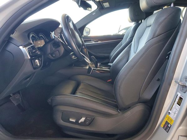 2019 BMW 530E