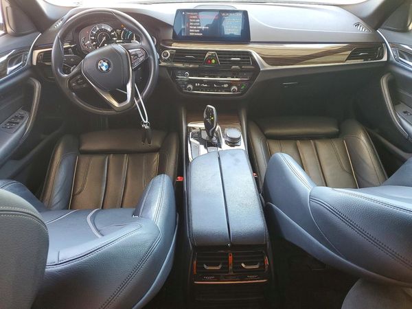 2019 BMW 530E