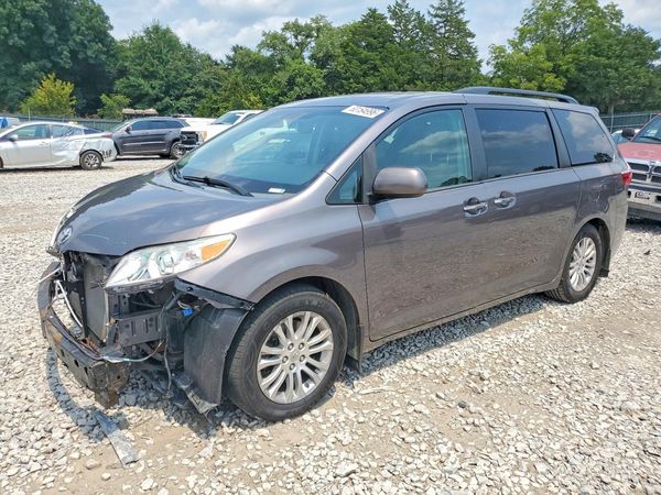 2015 TOYOTA SIENNA