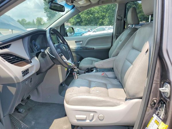 2015 TOYOTA SIENNA