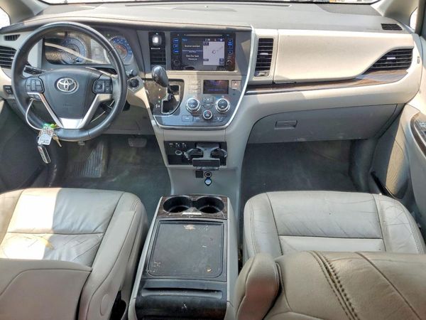 2015 TOYOTA SIENNA
