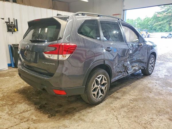 2024 SUBARU FORESTER Premium