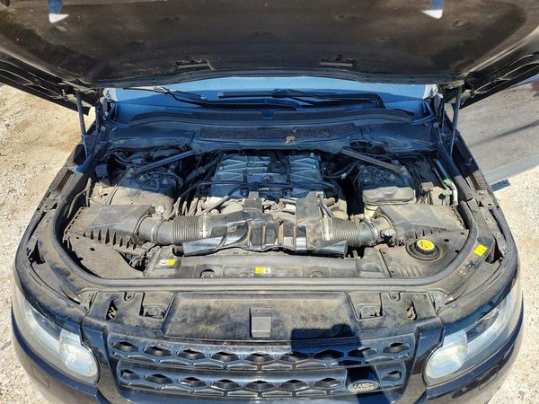 2016 LAND ROVER RANGEROVER — Engine bay