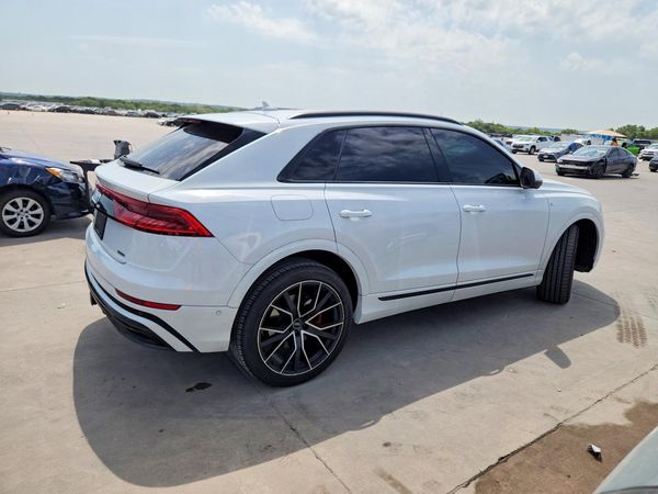 2021 AUDI Q8
