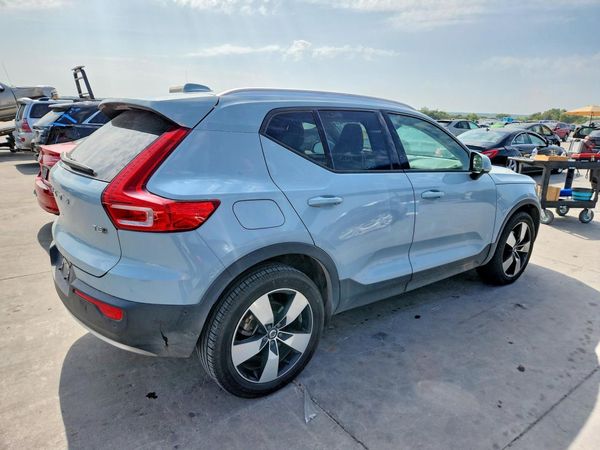 2019 VOLVO XC40