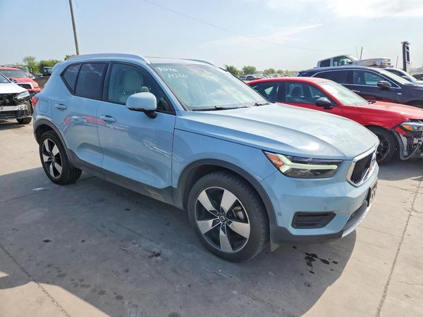 2019 VOLVO XC40