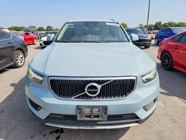 2019 VOLVO XC40