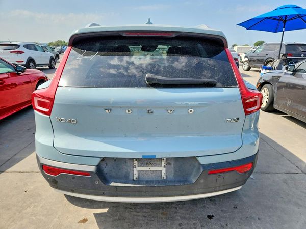 2019 VOLVO XC40