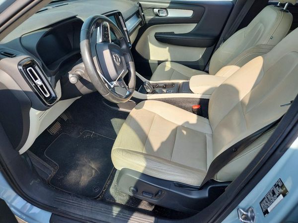 2019 VOLVO XC40
