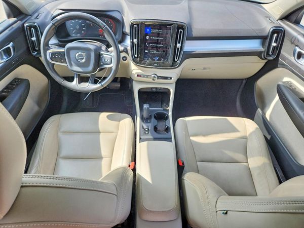 2019 VOLVO XC40