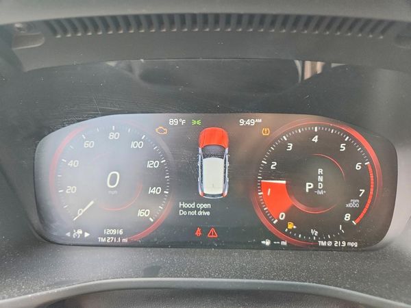 2019 VOLVO XC40