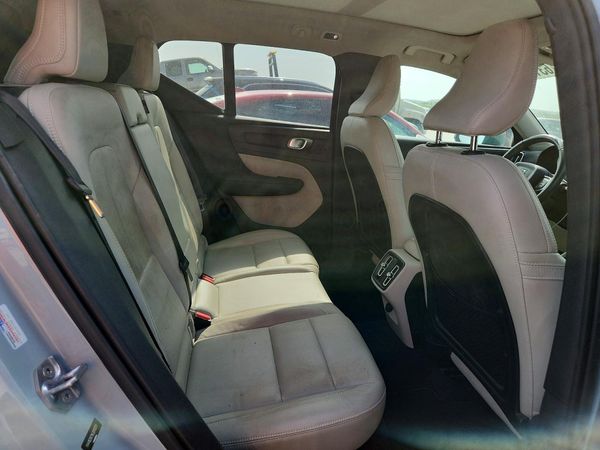 2019 VOLVO XC40