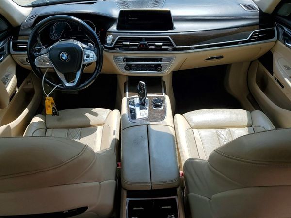 2016 BMW 750 xDrive