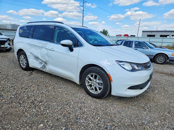 2020 CHRYSLER VOYAGER