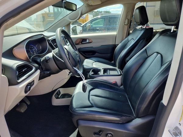 2020 CHRYSLER VOYAGER