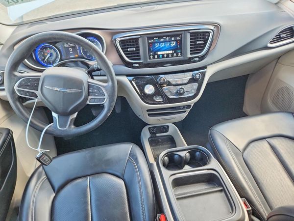 2020 CHRYSLER VOYAGER