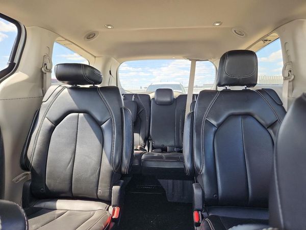 2020 CHRYSLER VOYAGER