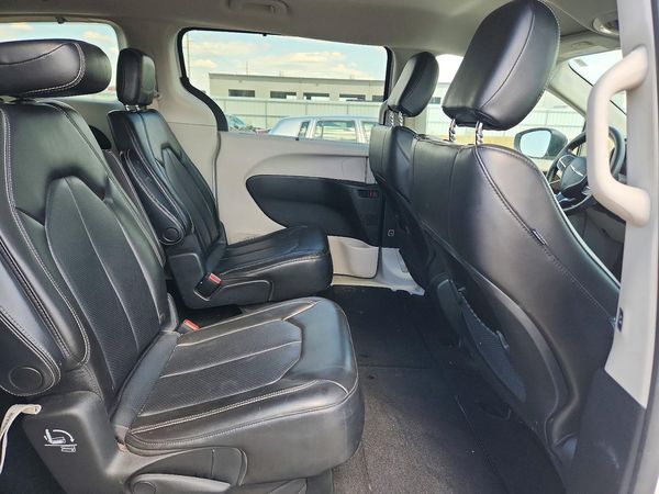 2020 CHRYSLER VOYAGER