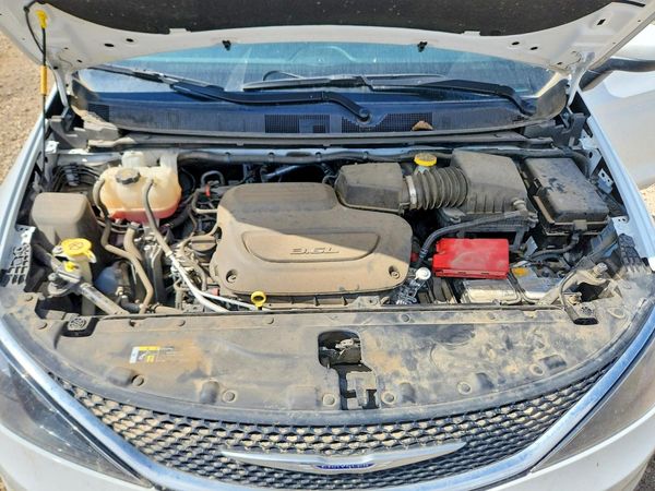 2020 CHRYSLER VOYAGER
