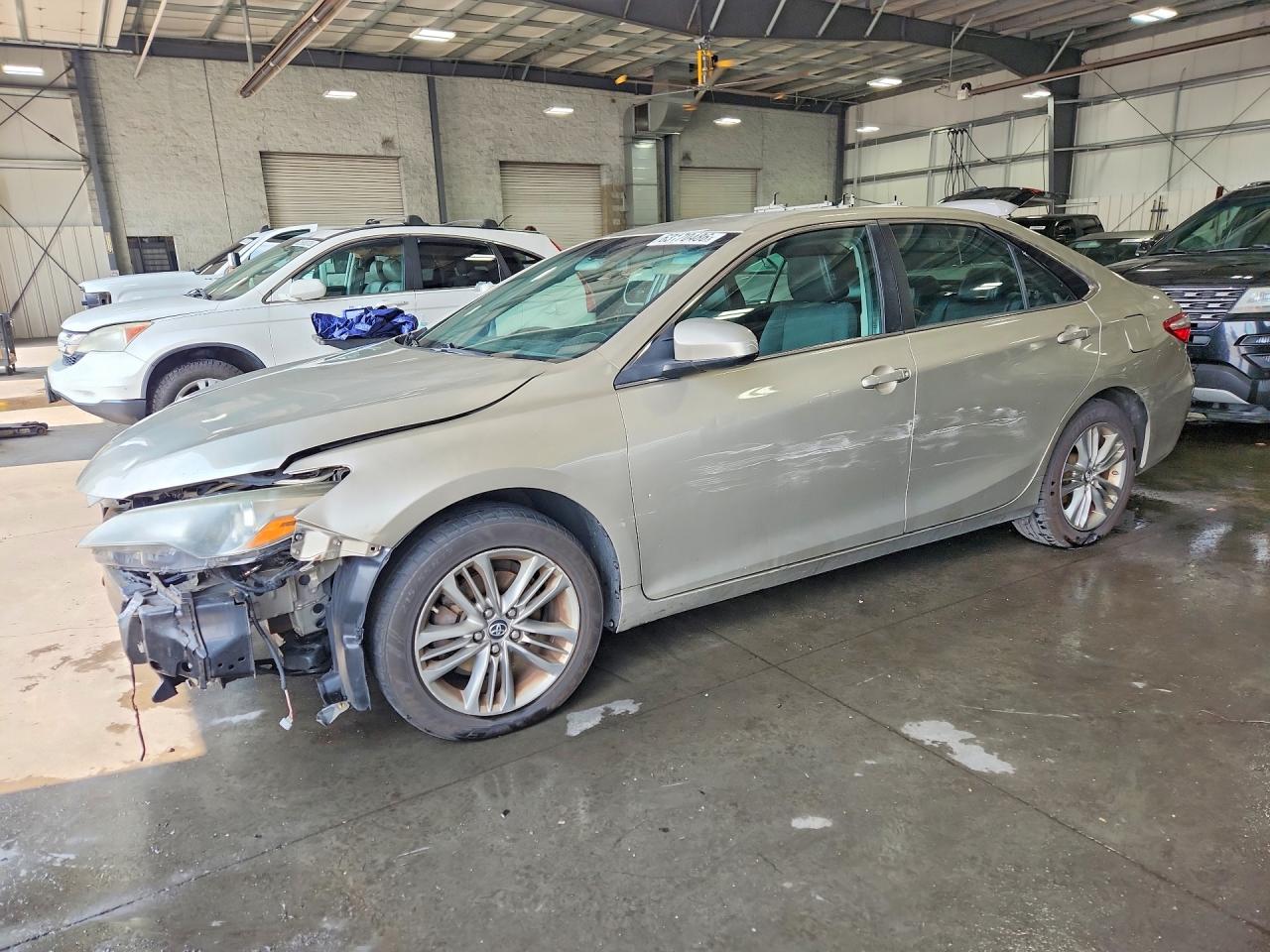 2016 TOYOTA CAMRY — Front 3/4