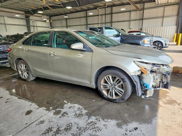 2016 TOYOTA CAMRY — Passenger 3/4