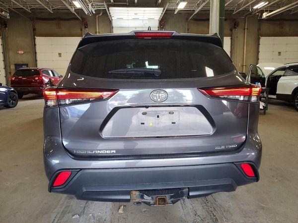 2021 TOYOTA HIGHLANDER XLE