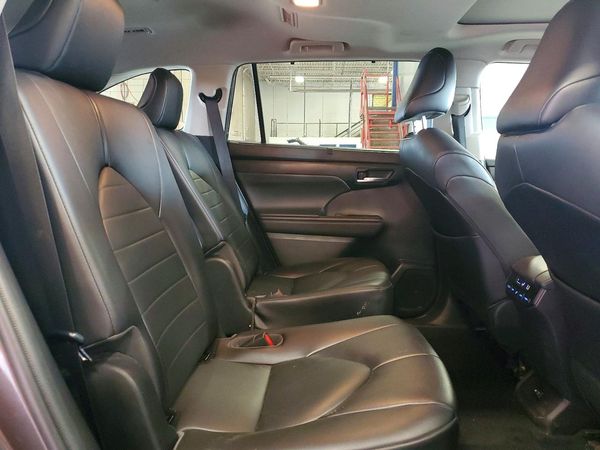 2021 TOYOTA HIGHLANDER XLE