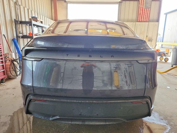 2026 TESLA MODEL Y