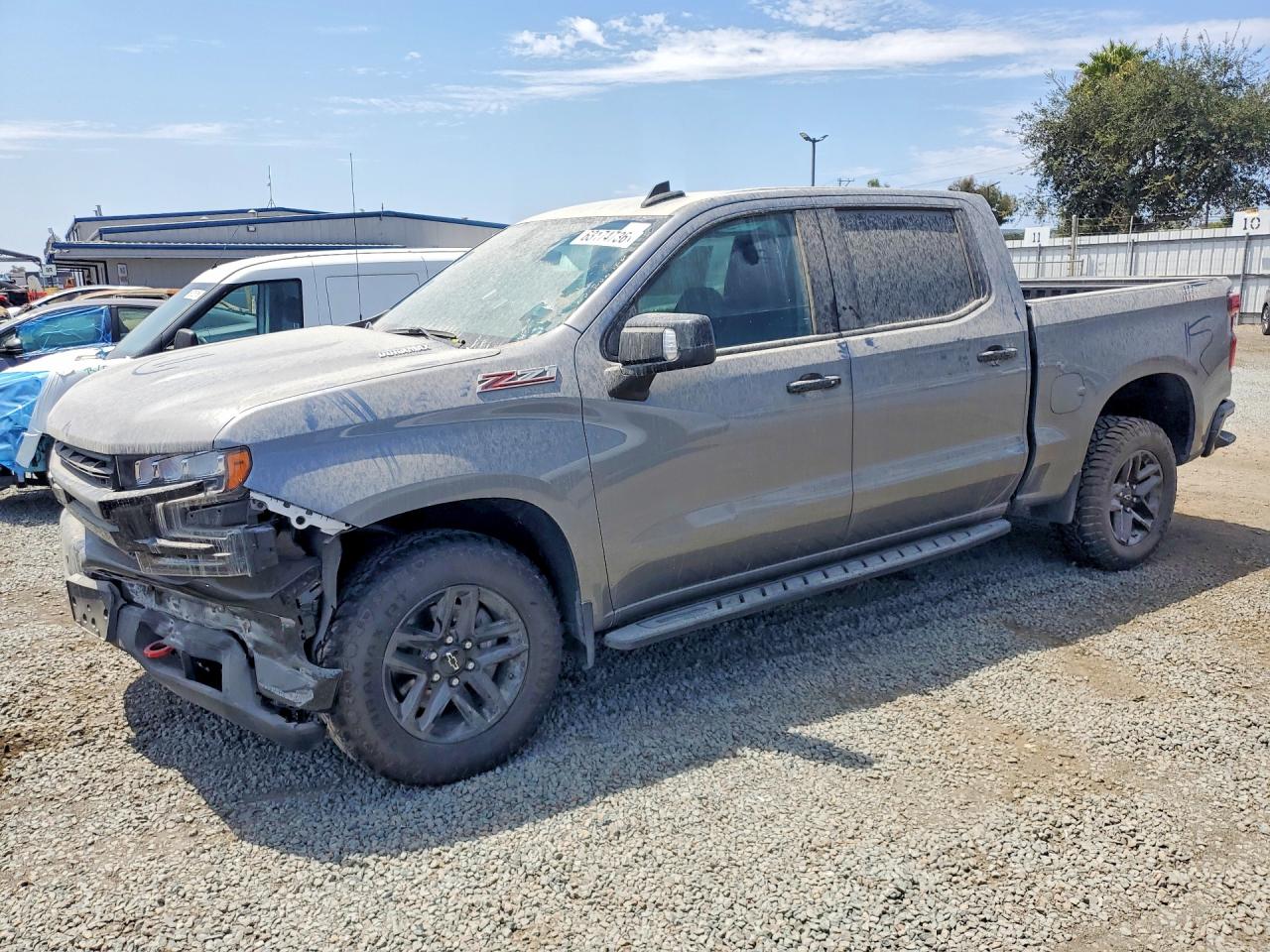 2022 CHEVROLET SILVERADO Trail Boss - LT — Front 3/4