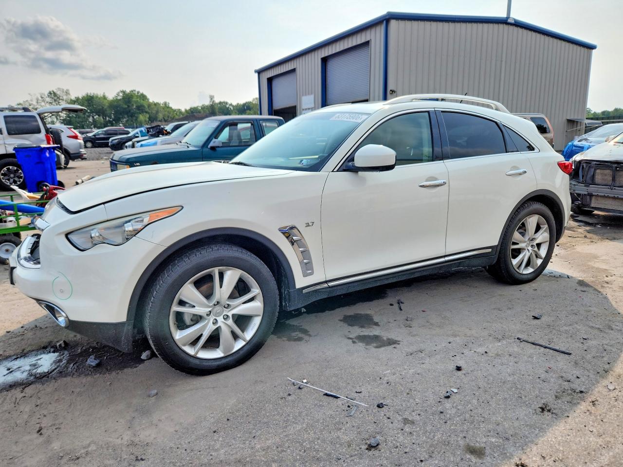 2015 INFINITI QX70