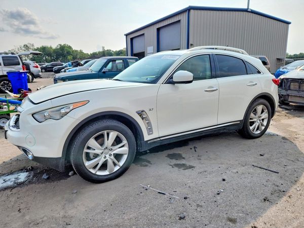 2015 INFINITI QX70
