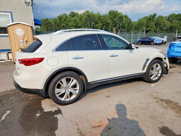2015 INFINITI QX70