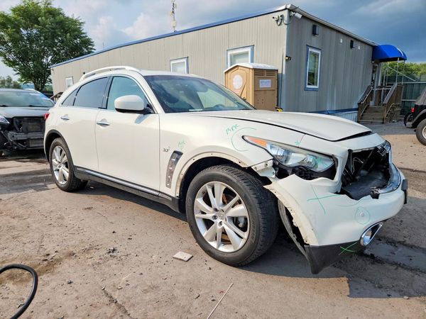 2015 INFINITI QX70