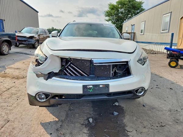 2015 INFINITI QX70